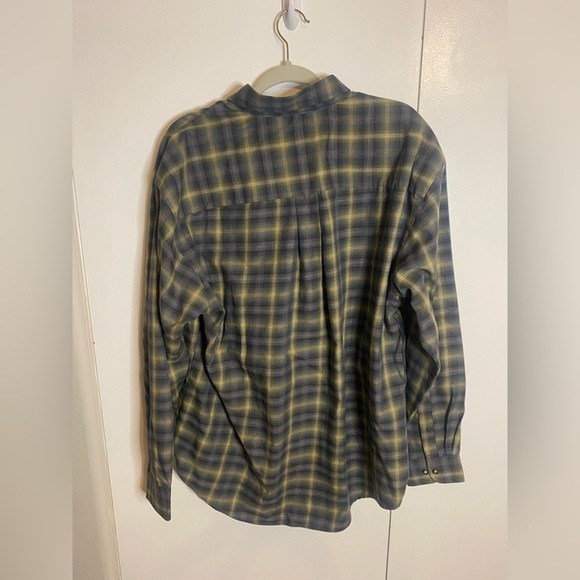 Van Heusen Plaid Button Front Men’s Shirt, Large - Picture 2 of 3